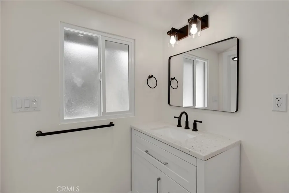 19649 Friar Tarzana, CA 91335