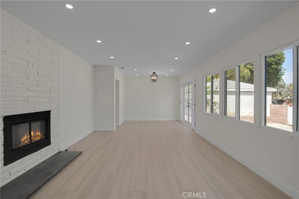 19649 Friar Tarzana, CA 91335