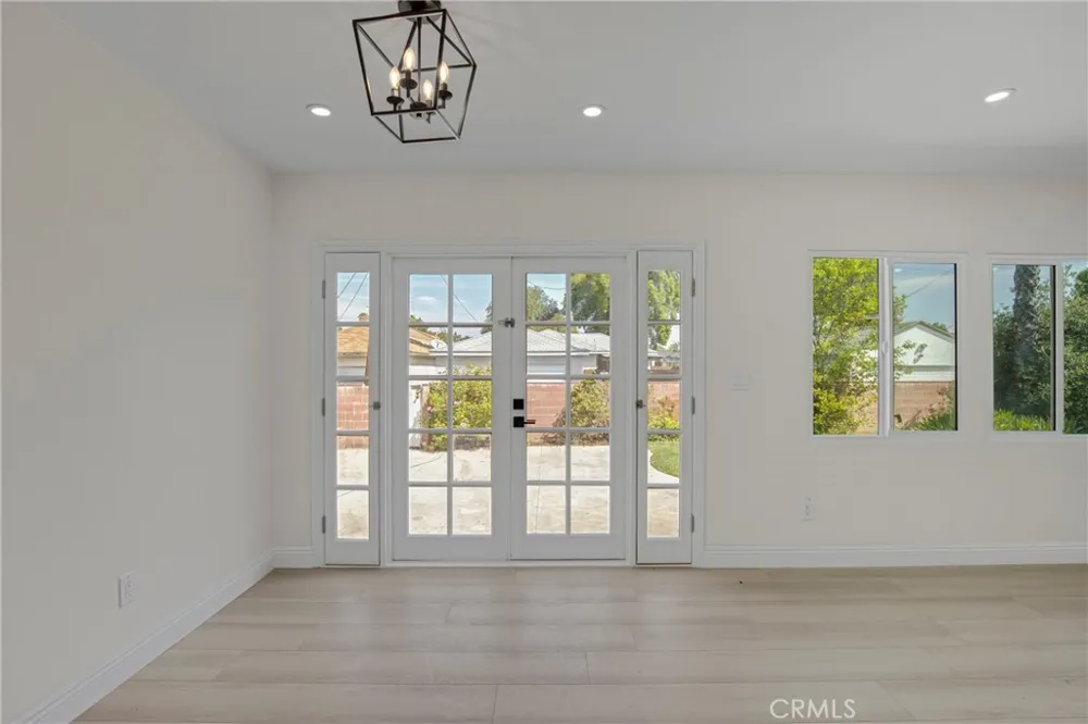 19649 Friar Tarzana, CA 91335
