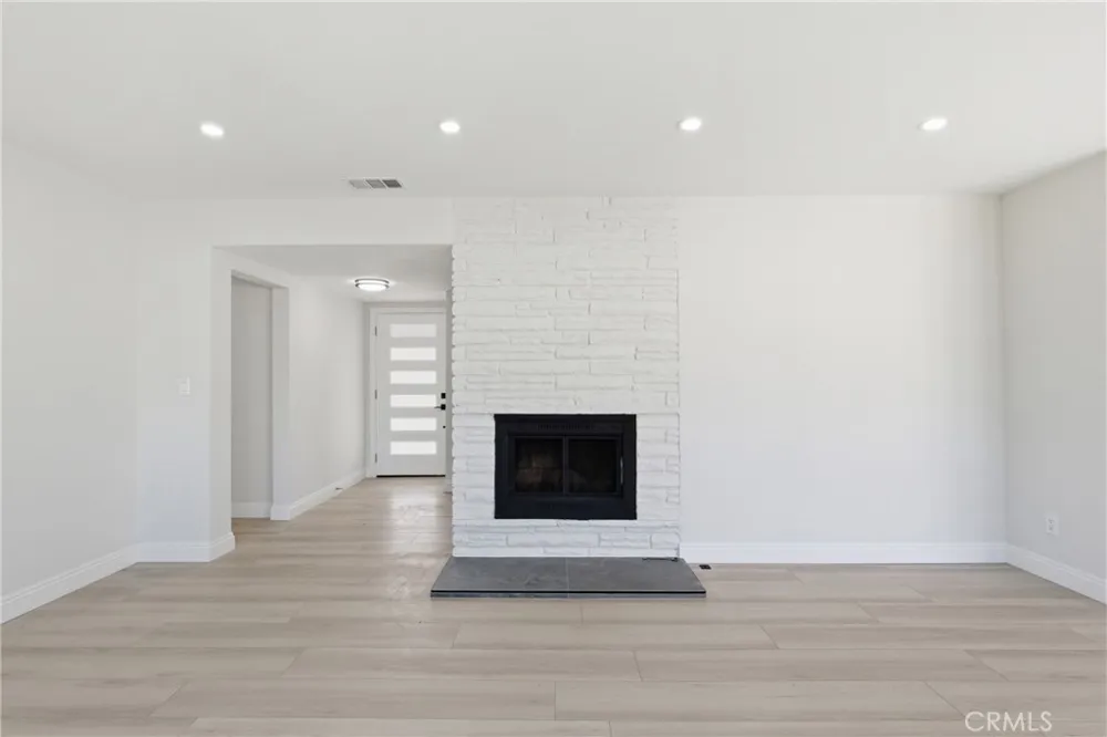 19649 Friar Tarzana, CA 91335