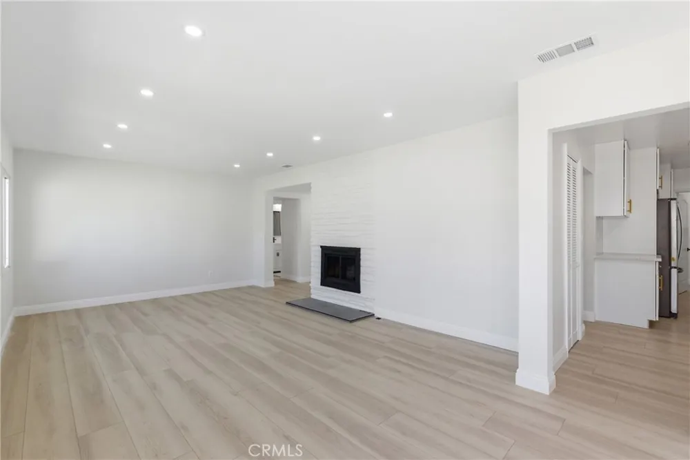 19649 Friar Tarzana, CA 91335