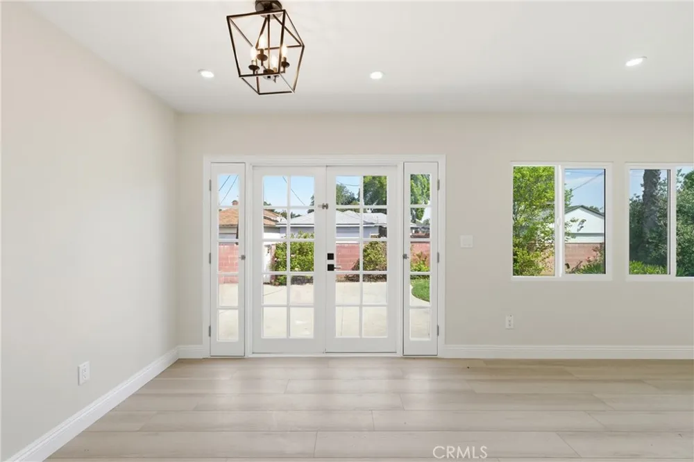 19649 Friar Tarzana, CA 91335