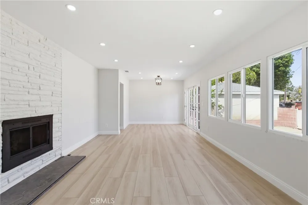 19649 Friar Tarzana, CA 91335