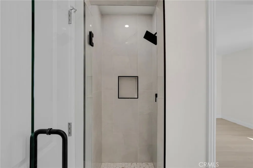 19649 Friar Tarzana, CA 91335