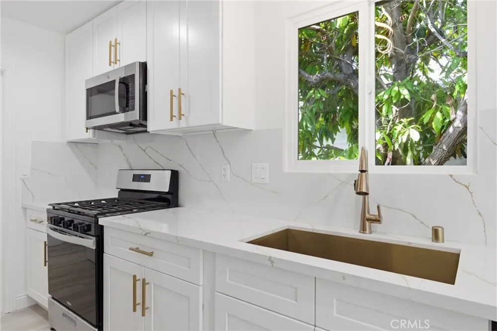 19649 Friar Tarzana, CA 91335