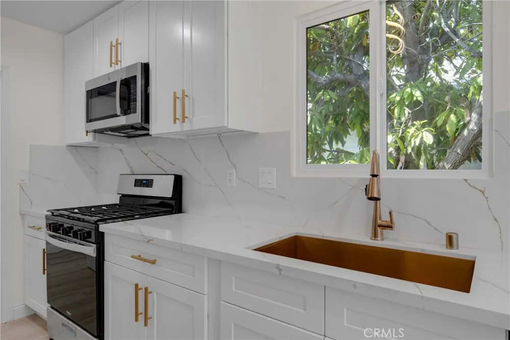 19649 Friar Tarzana, CA 91335