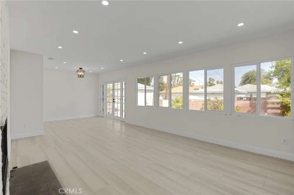 19649 Friar Tarzana, CA 91335