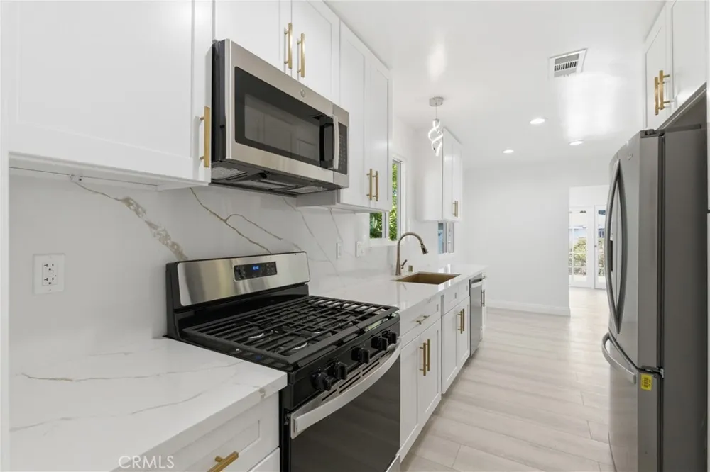 19649 Friar Tarzana, CA 91335