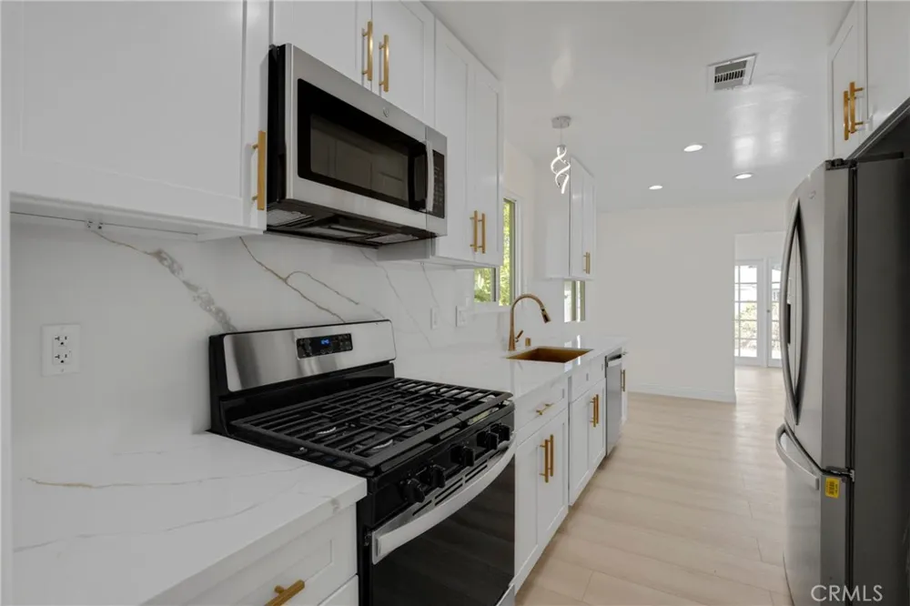 19649 Friar Tarzana, CA 91335