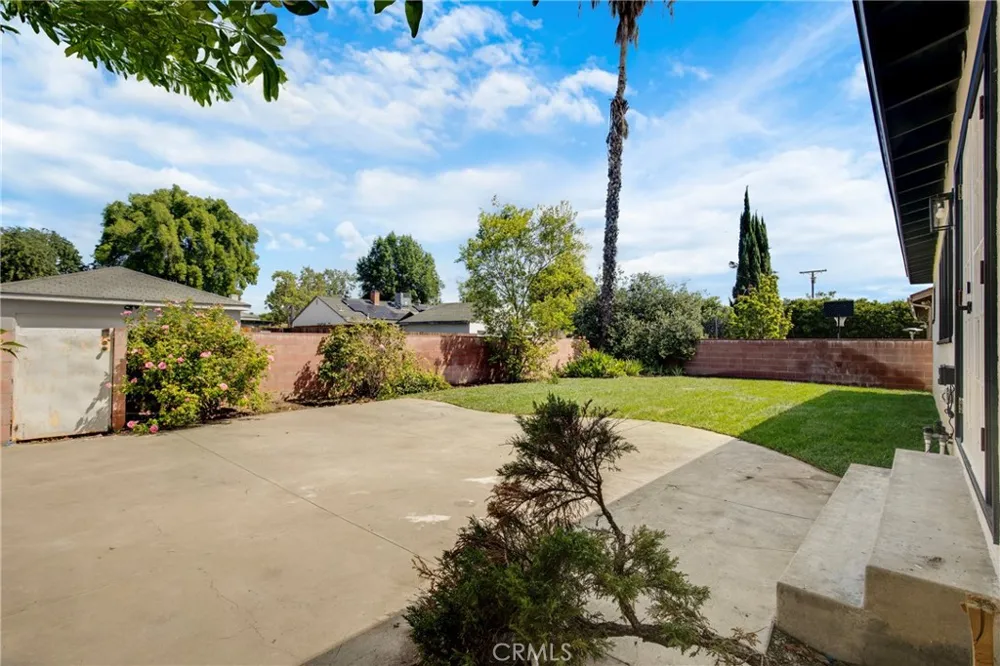 19649 Friar Tarzana, CA 91335