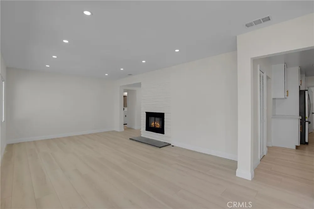 19649 Friar Tarzana, CA 91335