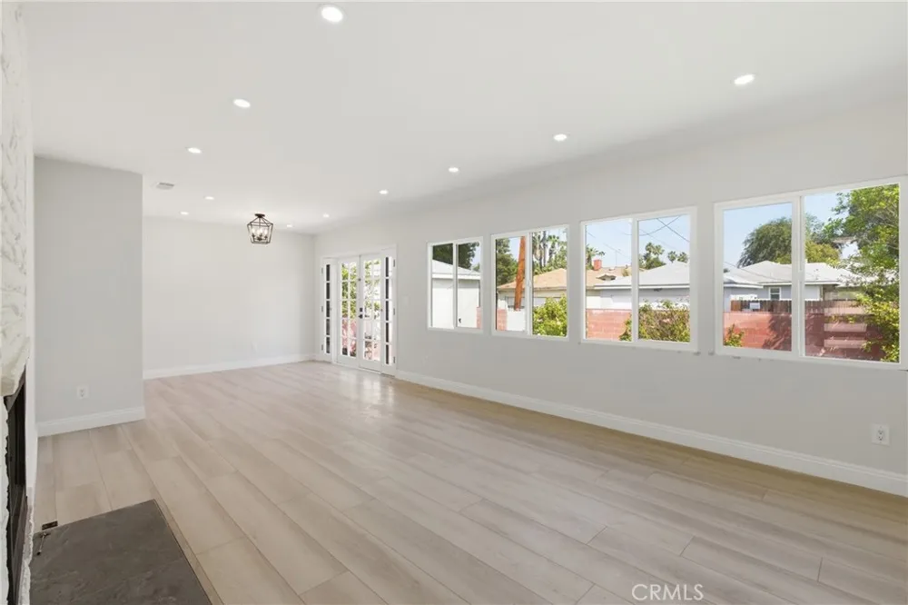 19649 Friar Tarzana, CA 91335