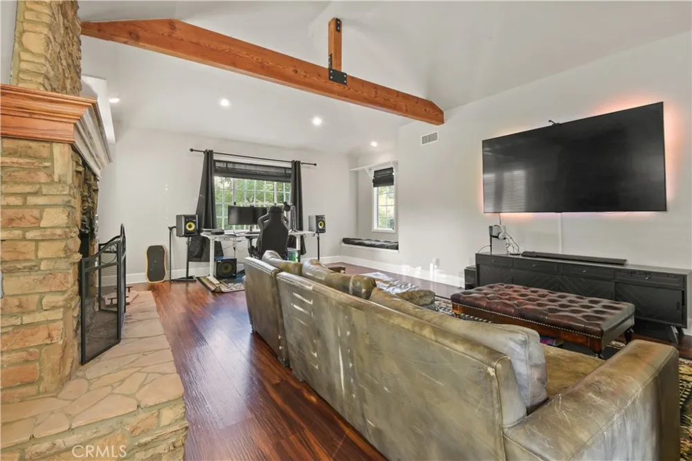 2514 Sierra Creek Agoura Hills, CA 91301