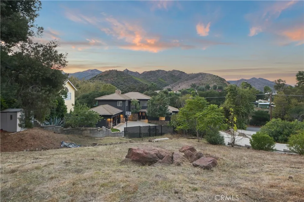 2514 Sierra Creek Agoura Hills, CA 91301