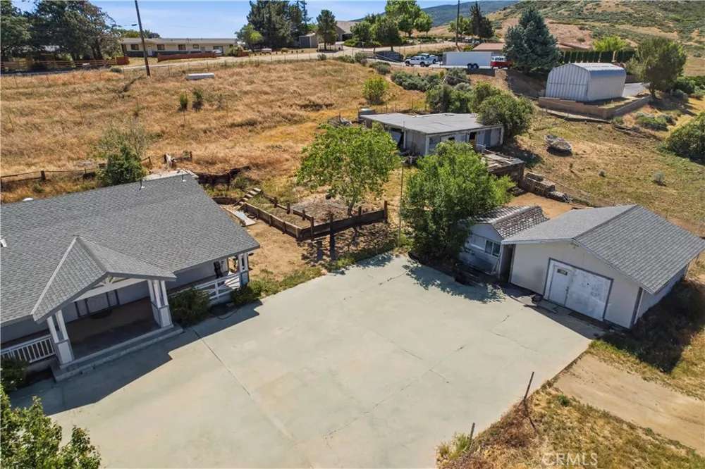 39646 87th W Leona Valley, CA 93551