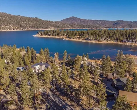 831 Cove Drive