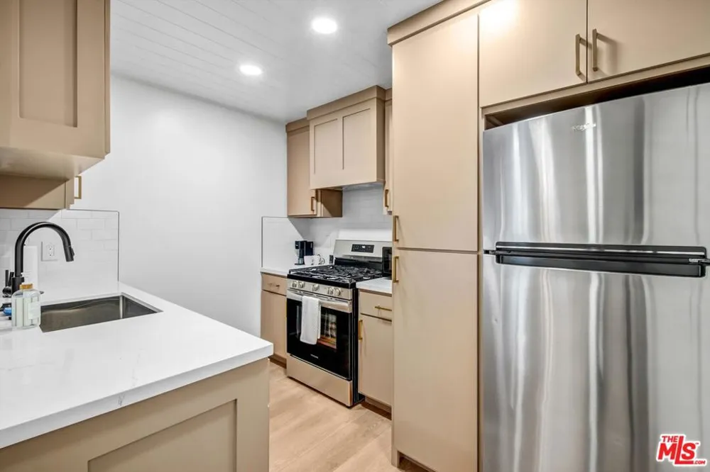1083 Montauk Lane #1 Ventura, CA 93001