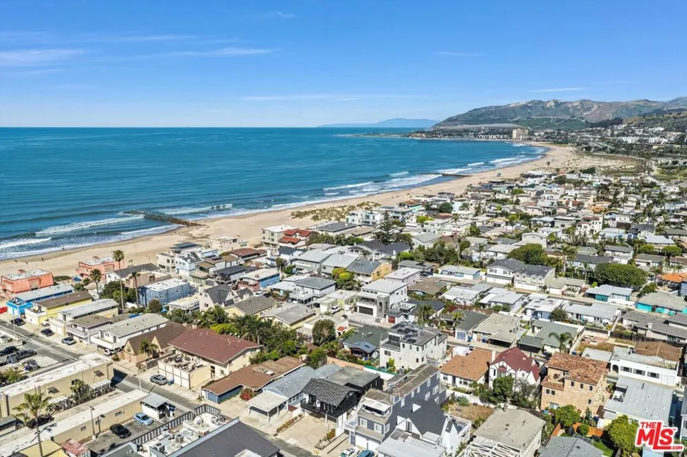 1083 Montauk Lane #1 Ventura, CA 93001