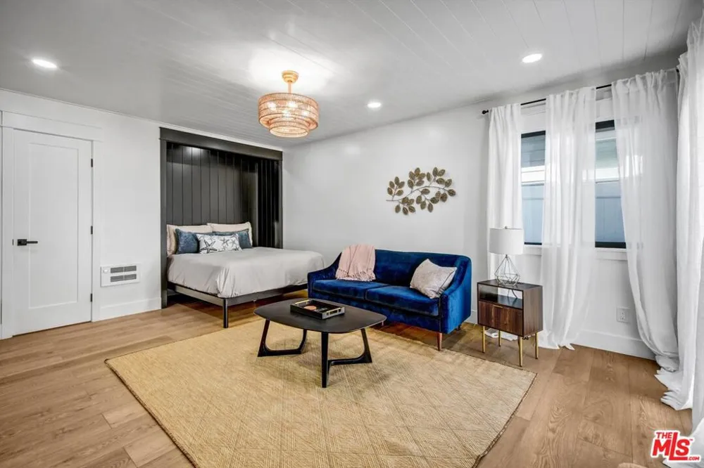 1083 Montauk Lane #1 Ventura, CA 93001