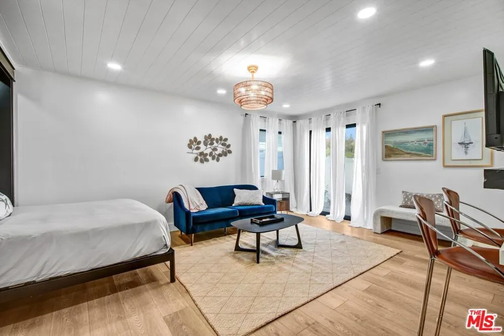 1083 Montauk Lane #1 Ventura, CA 93001