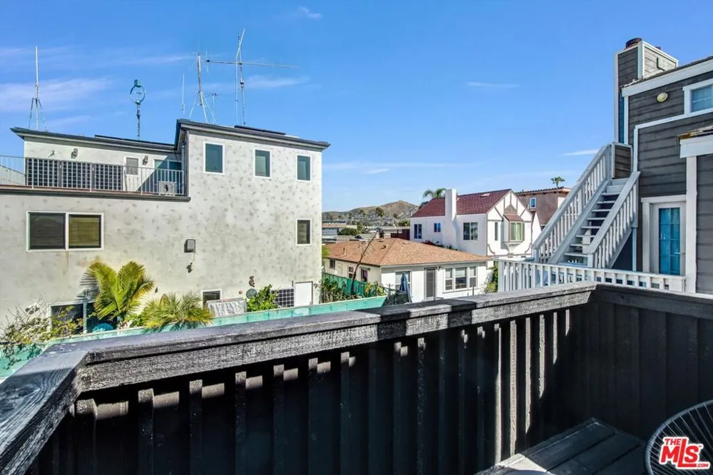 1083 Montauk Lane #1 Ventura, CA 93001