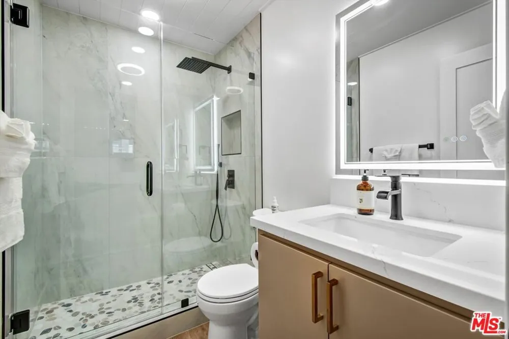 1083 Montauk Lane #1 Ventura, CA 93001