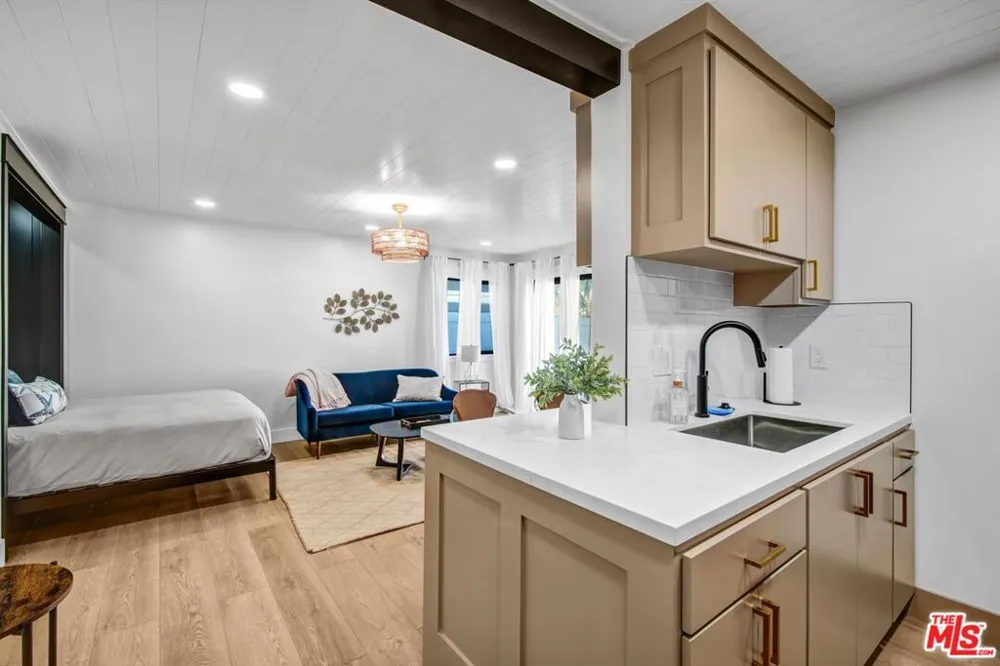 1083 Montauk Lane #1 Ventura, CA 93001