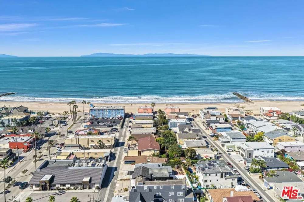 1083 Montauk Lane #1 Ventura, CA 93001