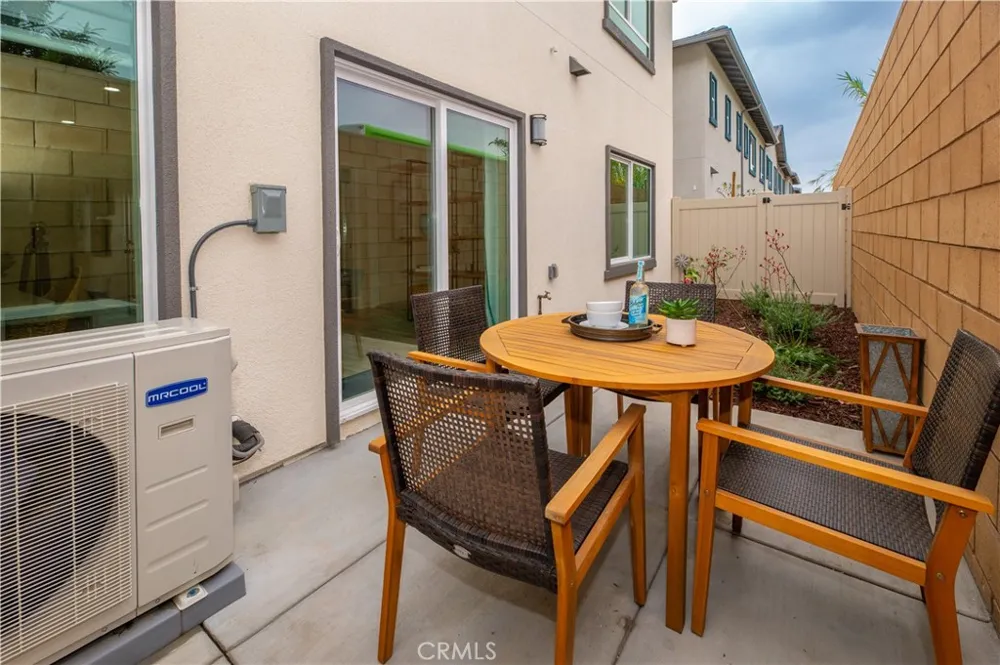 8183 Amerena Way Fontana, CA 92335