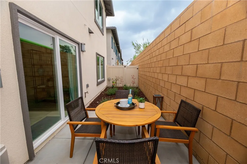 8183 Amerena Way Fontana, CA 92335