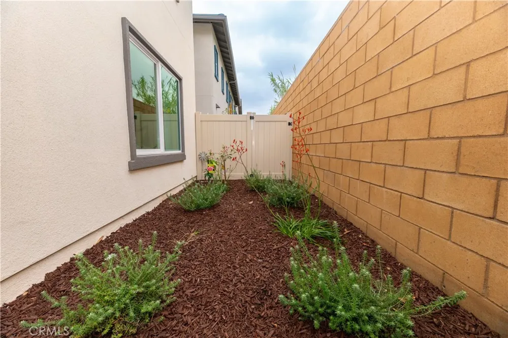 8183 Amerena Way Fontana, CA 92335