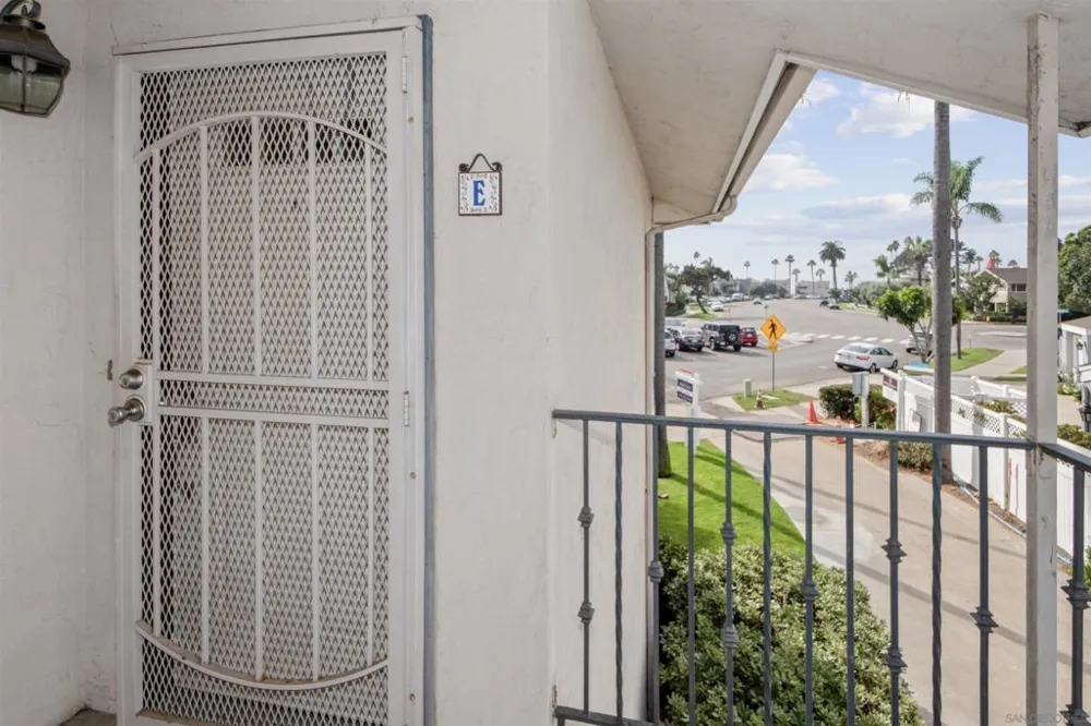 1052 Isabella Avenue #E Coronado, CA 92118