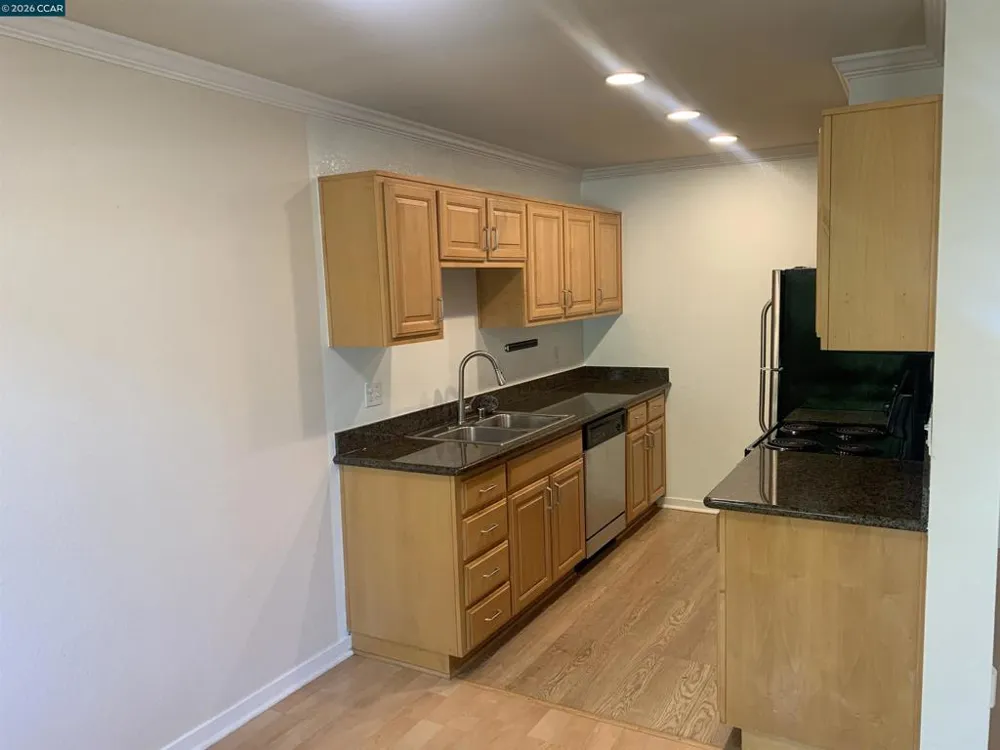 96 Lakeshore Ct Richmond, CA 94804