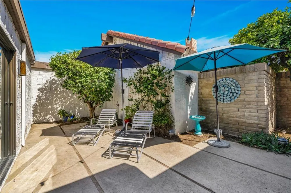 2389 E Miramonte Circle #B Palm Springs, CA 92264