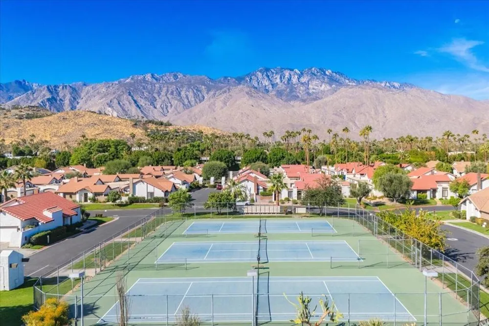2389 E Miramonte Circle #B Palm Springs, CA 92264