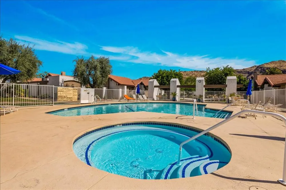 2389 E Miramonte Circle #B Palm Springs, CA 92264