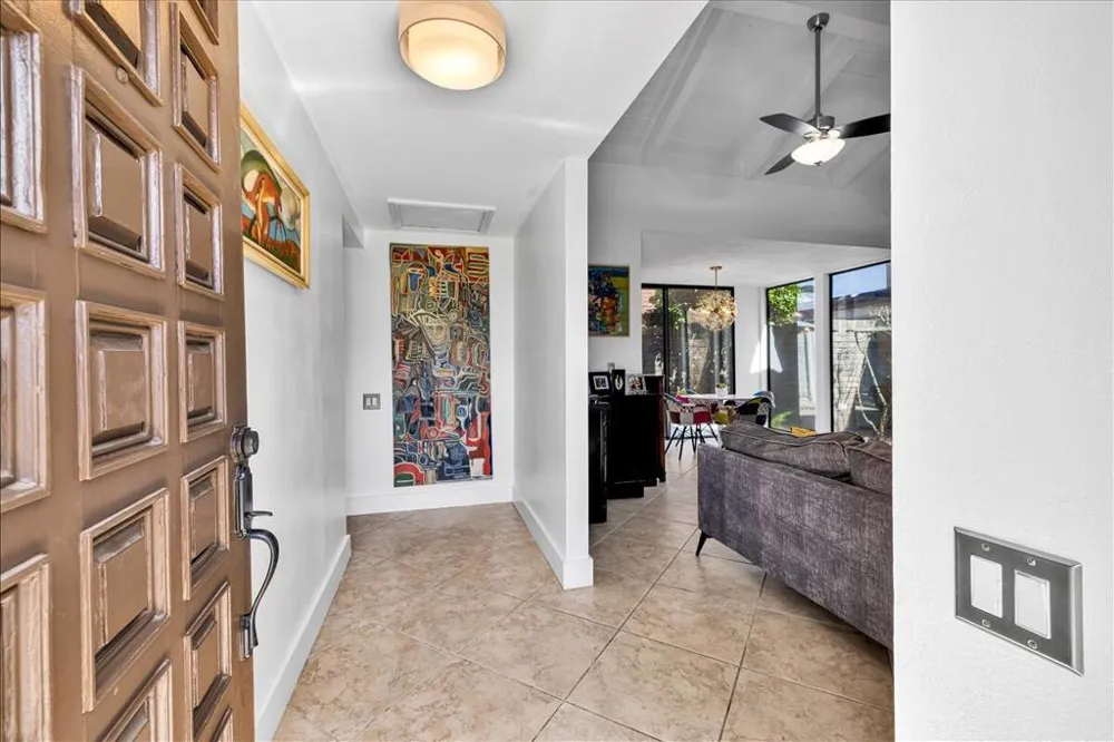 2389 E Miramonte Circle #B Palm Springs, CA 92264