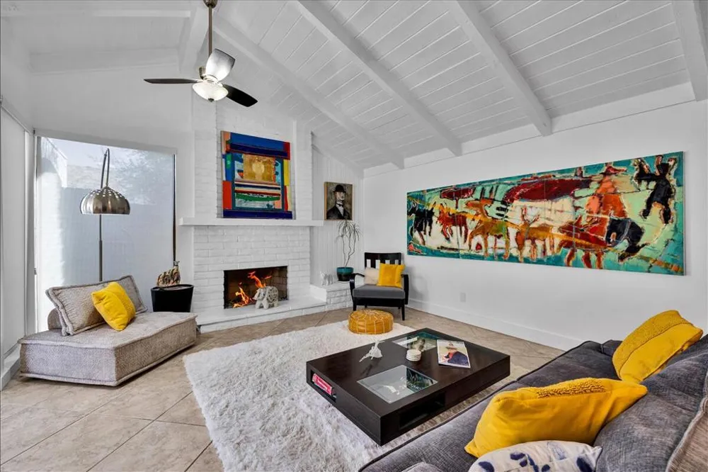 2389 E Miramonte Circle #B Palm Springs, CA 92264