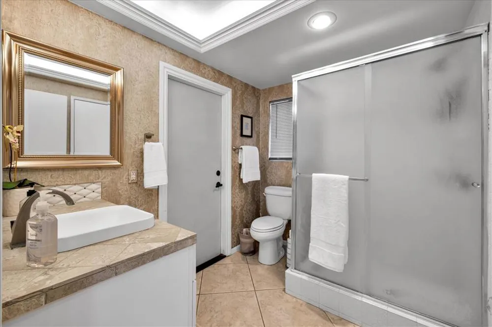 2389 E Miramonte Circle #B Palm Springs, CA 92264