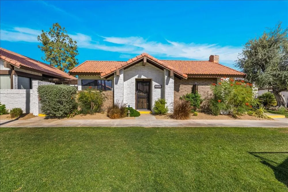 2389 E Miramonte Circle #B Palm Springs, CA 92264