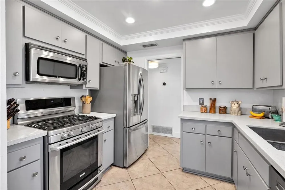 2389 E Miramonte Circle #B Palm Springs, CA 92264