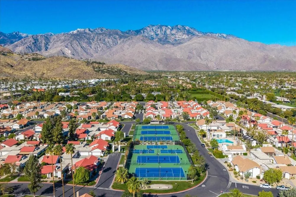 2389 E Miramonte Circle #B Palm Springs, CA 92264