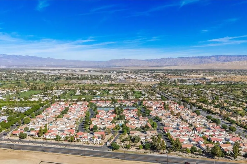 2389 E Miramonte Circle #B Palm Springs, CA 92264
