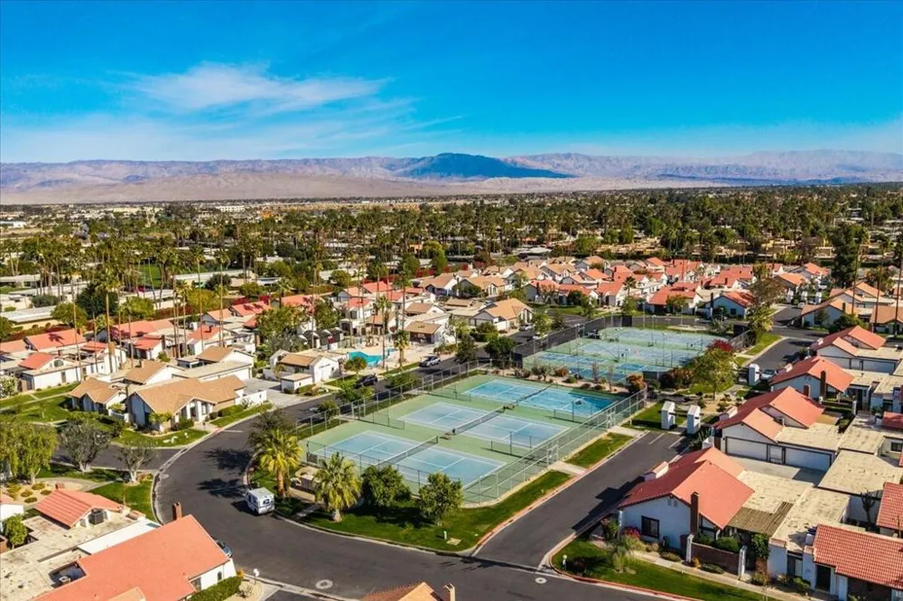 2389 E Miramonte Circle #B Palm Springs, CA 92264