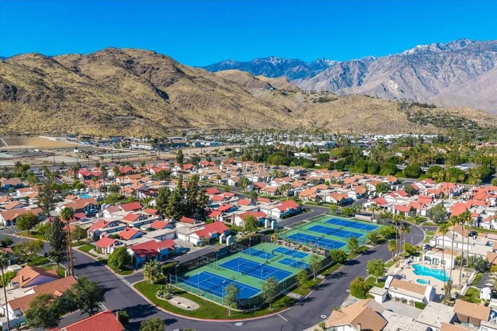 2389 E Miramonte Circle #B Palm Springs, CA 92264
