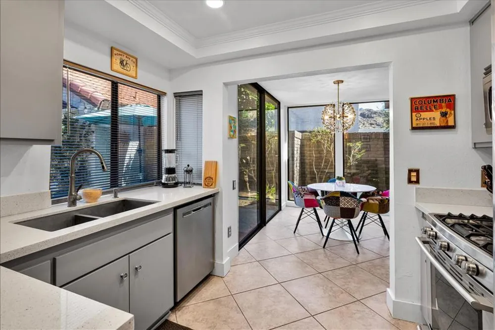 2389 E Miramonte Circle #B Palm Springs, CA 92264