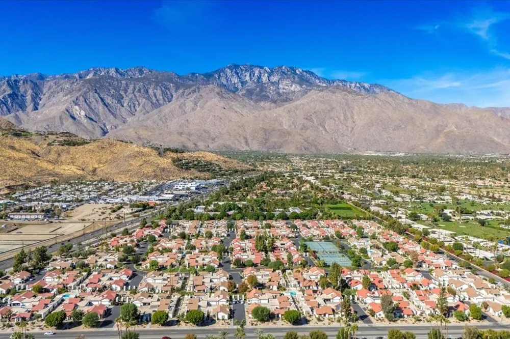 2389 E Miramonte Circle #B Palm Springs, CA 92264