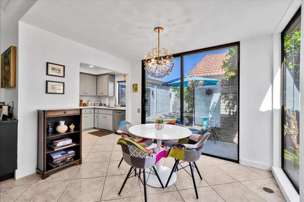 2389 E Miramonte Circle #B Palm Springs, CA 92264