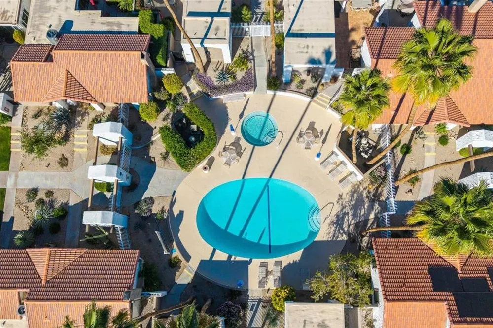 2389 E Miramonte Circle #B Palm Springs, CA 92264