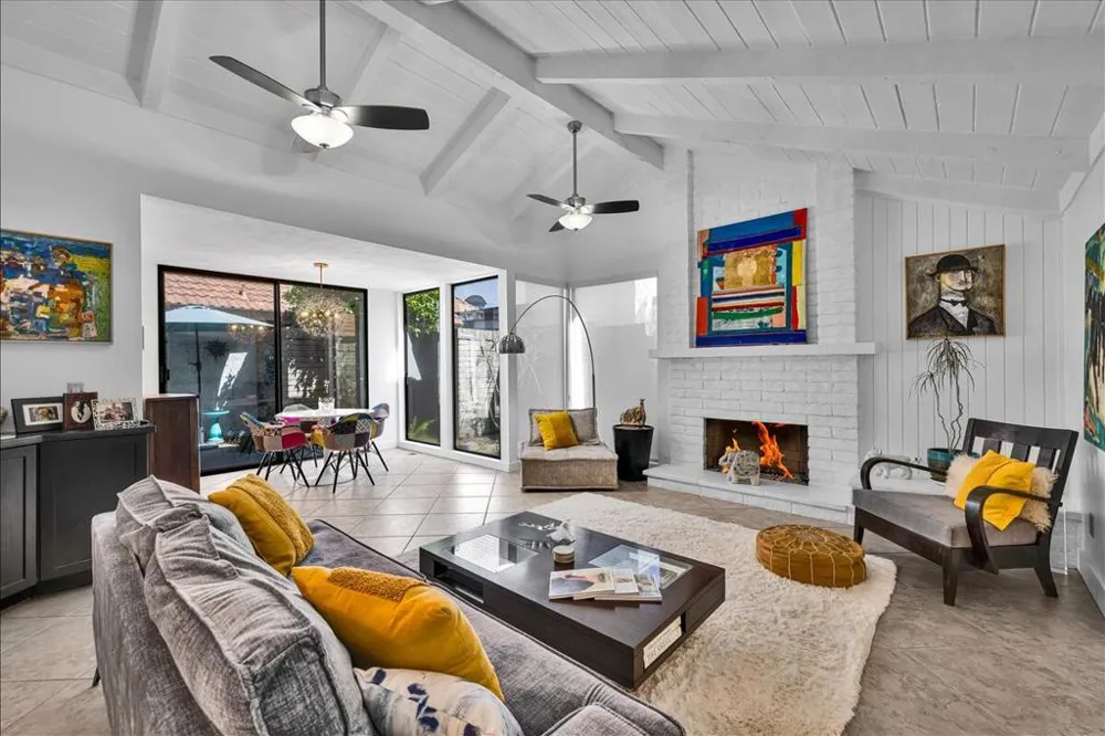 2389 E Miramonte Circle #B Palm Springs, CA 92264